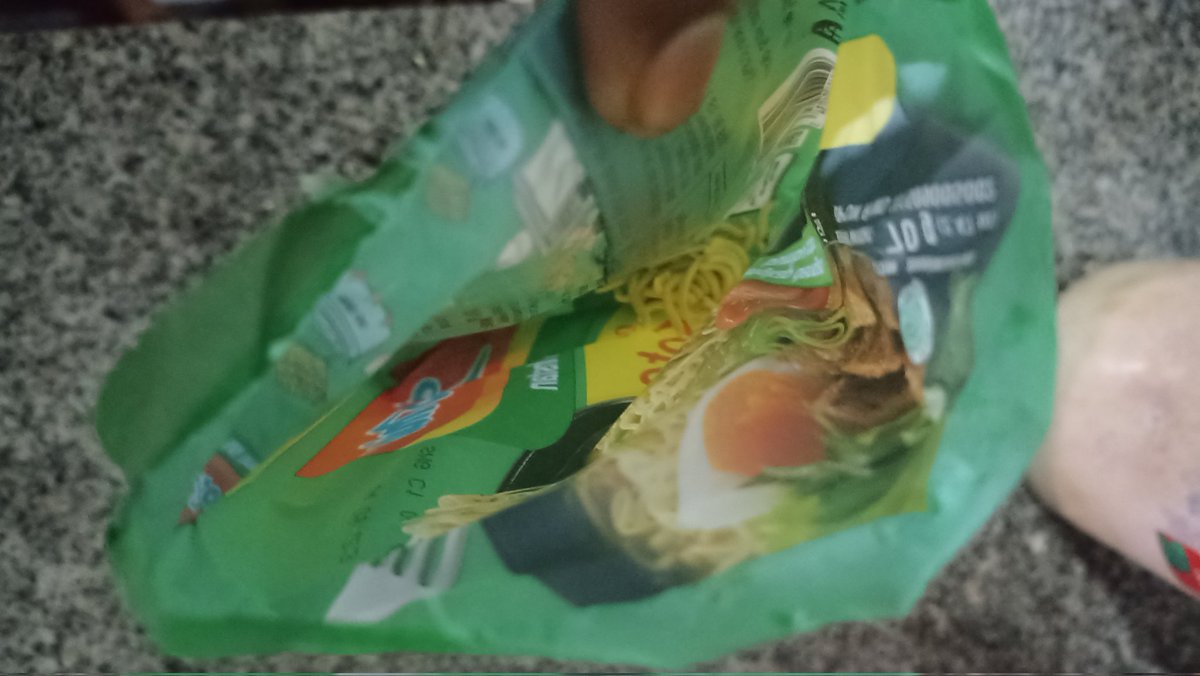 DTYGSKRNWN's tweet photo. Buka Indomie soto . 2x ini ga dapet minyak bumbu nya 😤
, https://t.co/gzEhoefVSZ