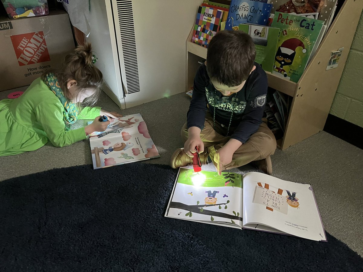 CheriZweng's tweet image. To end our busy week, the DK participated in a fun March is Reading Month activity- Flashlight Reading! What a fun way to enjoy books! #mylsps #dklsps #Marchisreadingmonth