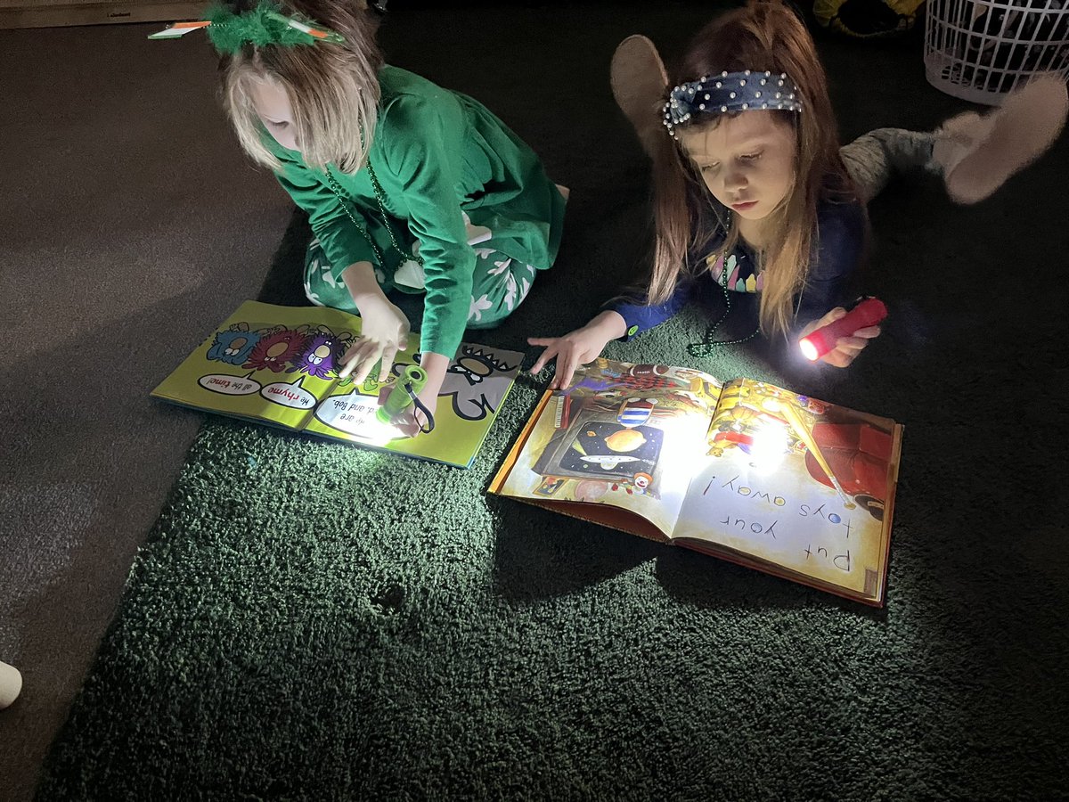 CheriZweng's tweet image. To end our busy week, the DK participated in a fun March is Reading Month activity- Flashlight Reading! What a fun way to enjoy books! #mylsps #dklsps #Marchisreadingmonth