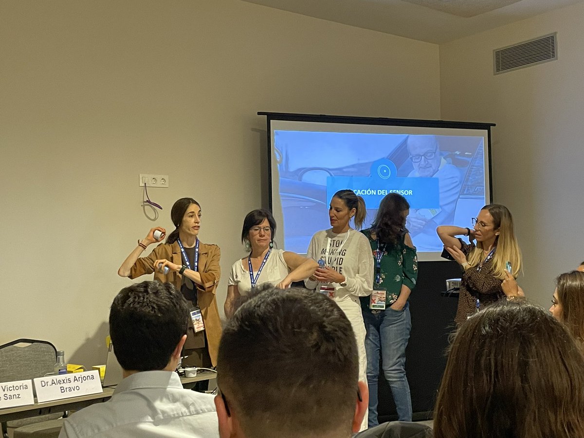 carlos_teixi's tweet photo. El Dr. @Alexis_arbra y la Dra. @FatimaVillaf impartiendo el taller sobre monitorización flash de glucosa en las Jornadas #DMSemergen23 

Bravo👏🏼👏🏼 https://t.co/JJANPPyS1c