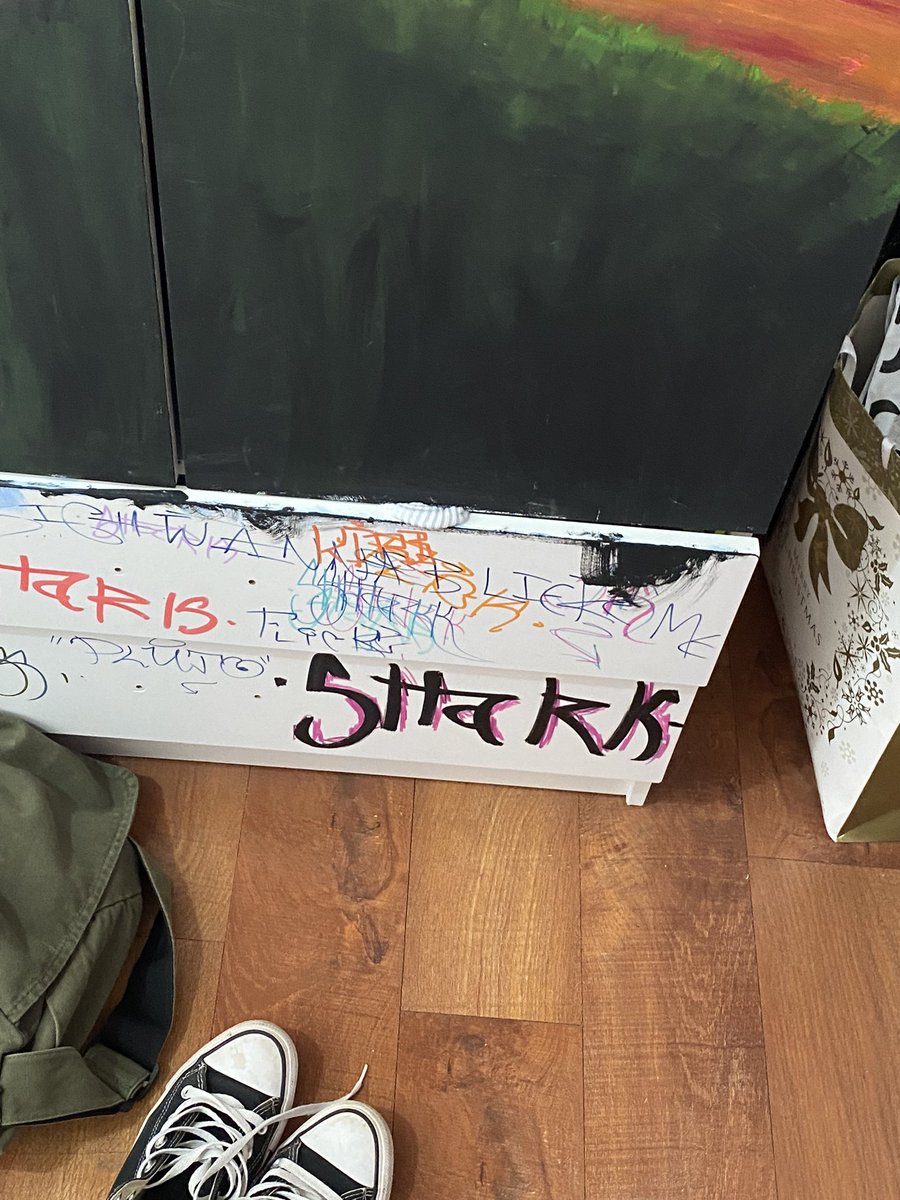 theoffi53957167's tweet photo. At @sh55rk house irl 😳😳😳😳 https://t.co/UeCaQn2eEh