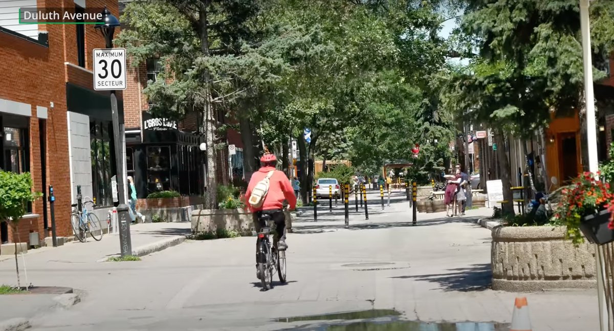 Perowinger94's tweet photo. 2022 beschloss Montreal für drei Jahre 10 Straßen im Sommers für die Bürger:innen zu öffnen und das war das Ergebnis. Die Menschen kamen öfter, blieben länger und gaben mehr Geld aus. 90% aller Bürger begrüßten das Projekt und 80% wünschten sich danach weitere autofreie Straßen♥️ https://t.co/08dbiQzJRm