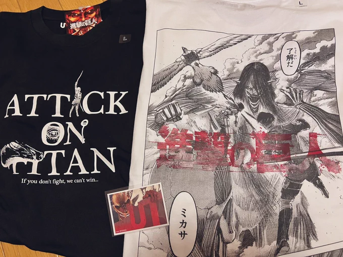欲しかった2枚無事届いた〜!ステッカーも当たってた嬉しい😂了解だミカサT〜〜〜!ロゴのミカサちゃんかっこいい〜〜!!箱開いたら折りたたまれてました📦こういうことか〜! 