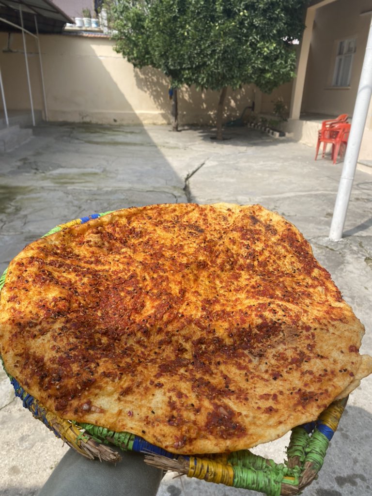 lostinantioch's tweet photo. Annem pasta bulamadığı için doğum günümü katıklı ekmekle kutladı. Hayatımda ilk defa ağlayarak katıklı ekmek yedim. Bütün yaşadıklarıma rağmen iyiki Antakya’da doğmuşum iyiki Antakyalı doğmuşum, iyiki varsın annem! https://t.co/jIOrAjnp9A