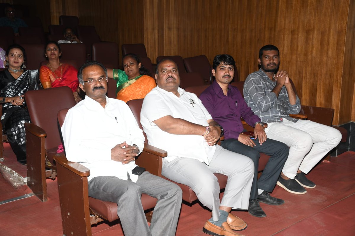 BNMREDDY's tweet photo. ಮಹಿಳಾ ದಿನಾಚರಣೆಯ ಅಂಗವಾಗಿ ಬಿಟಿಎಂ ವಿಧಾನಸಭಾ ಕ್ಷೇತ್ರದ ಮಡಿವಾಳ ವಾರ್ಡಿನಲ್ಲಿ ಸಿಂಧ ಭೈರವಿ ಕಲಾ ತಂಡ ಟ್ರಸ್ಟ್ ಆಯೋಜಿಸಿದ್ದ ನಾಟಕ - ಸಾಂಸ್ಕೃತಿಕ ಕಾರ್ಯಕ್ರಮದಲ್ಲಿ ಭಾಗವಹಿಸಿ ಸಾಧಕಿಯರಿಗೆ ಸನ್ಮಾನಿಸಲಾಯಿತು.
#BNMR #Madivala #MadivalaWard #BTMLayout #INC #INCIndia #TeamBNMR #RLR #DevelopmentWorks https://t.co/VMo1ZhuSja