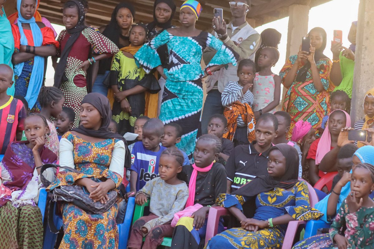 TroupePottal's tweet photo. Les activités de théâtre participatif du <<projet de mobilisation communautaire pour l'éducation de la jeune fille en milieu rural>> se poursuivent. 
Nous étions cette-fois dans la commune rurale de Diountou.

@IFParis @KoreSegou @LadiliC @ProgrammeAwa @culturexch_eu https://t.co/J0dRYtFKGI