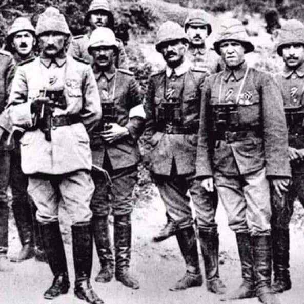 esilaoz's tweet photo. Pencereden bakınca güneşi esirgemiyorsa gökyüzü,sizden önce birileri yaşadığınız günlerin bedelini ödediği içindir. Başta Mustafa Kemal Atatürk olmak üzere tüm şehitlerimizin ruhu şad olsun. 🇹🇷🇹🇷
 #18martcanakkalezaferi https://t.co/DHF9wVzpK8