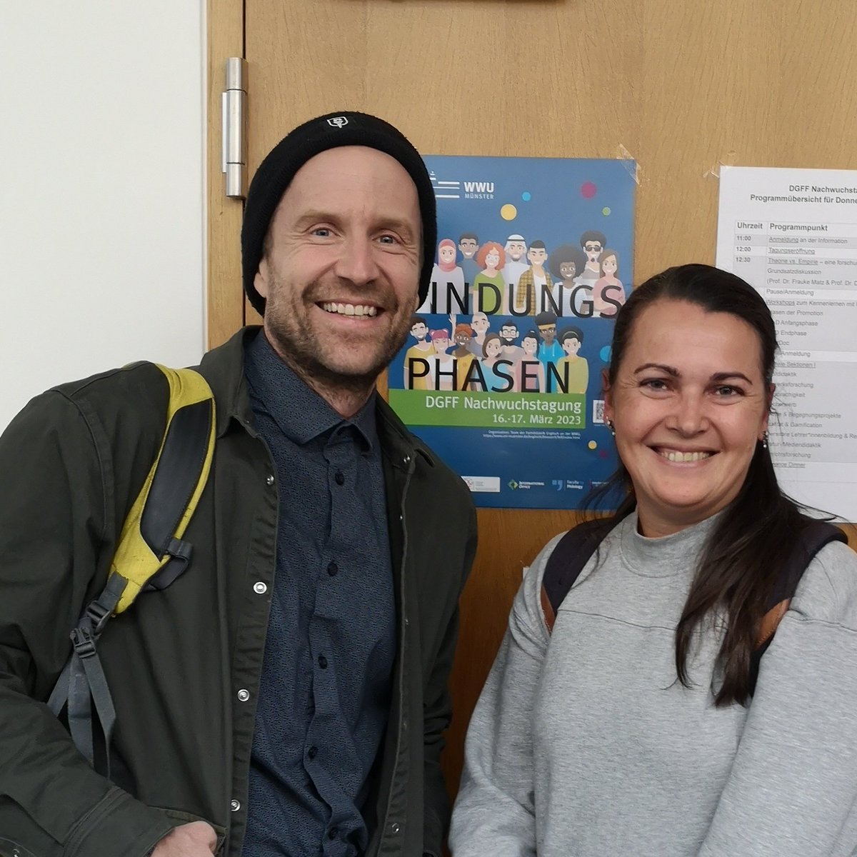 Gestern auf der toll organisierten DGFF-Nachwuchskonferenz in Münster #dgffnt @fraukematz und heute virtuell auf der 5. Cornelsen DaF Online-Konferenz <a href="/cornelsenverlag/">Cornelsen</a> ich freue mich auf den Austausch mit Christina Kuhn und @bildungshipster über zeitgemäßes Lernen!