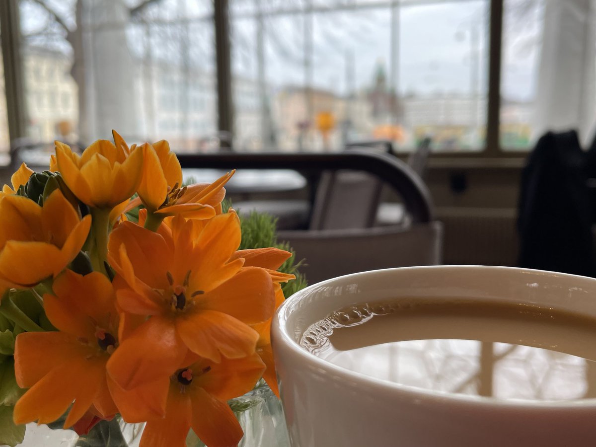 NevalainenJaana's tweet photo. Lauantain pienet ilot. #Kappeli #Helsinki https://t.co/IMhqCHlD1P