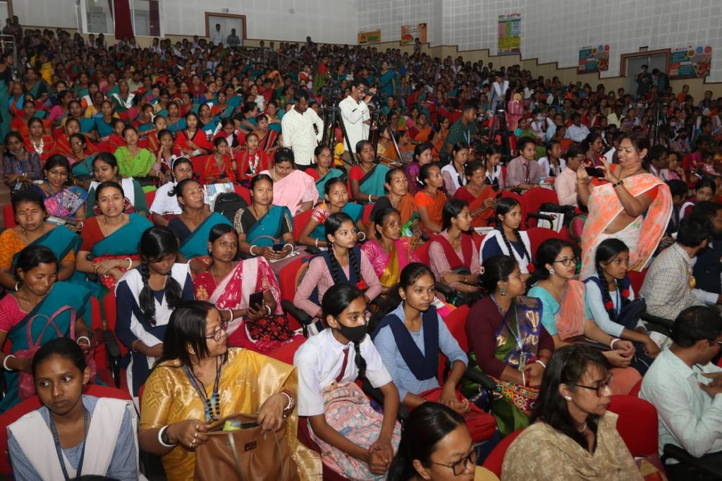 DrManikSaha2's tweet photo. Today launched the state-level special health drive- Mukhyamantri Sustho Shaishob Sustho Kaishore Abhiyan (MSSSKA) 4.0 at Dakshini Town Hall, Sabroom. https://t.co/W0g2OnZDn0