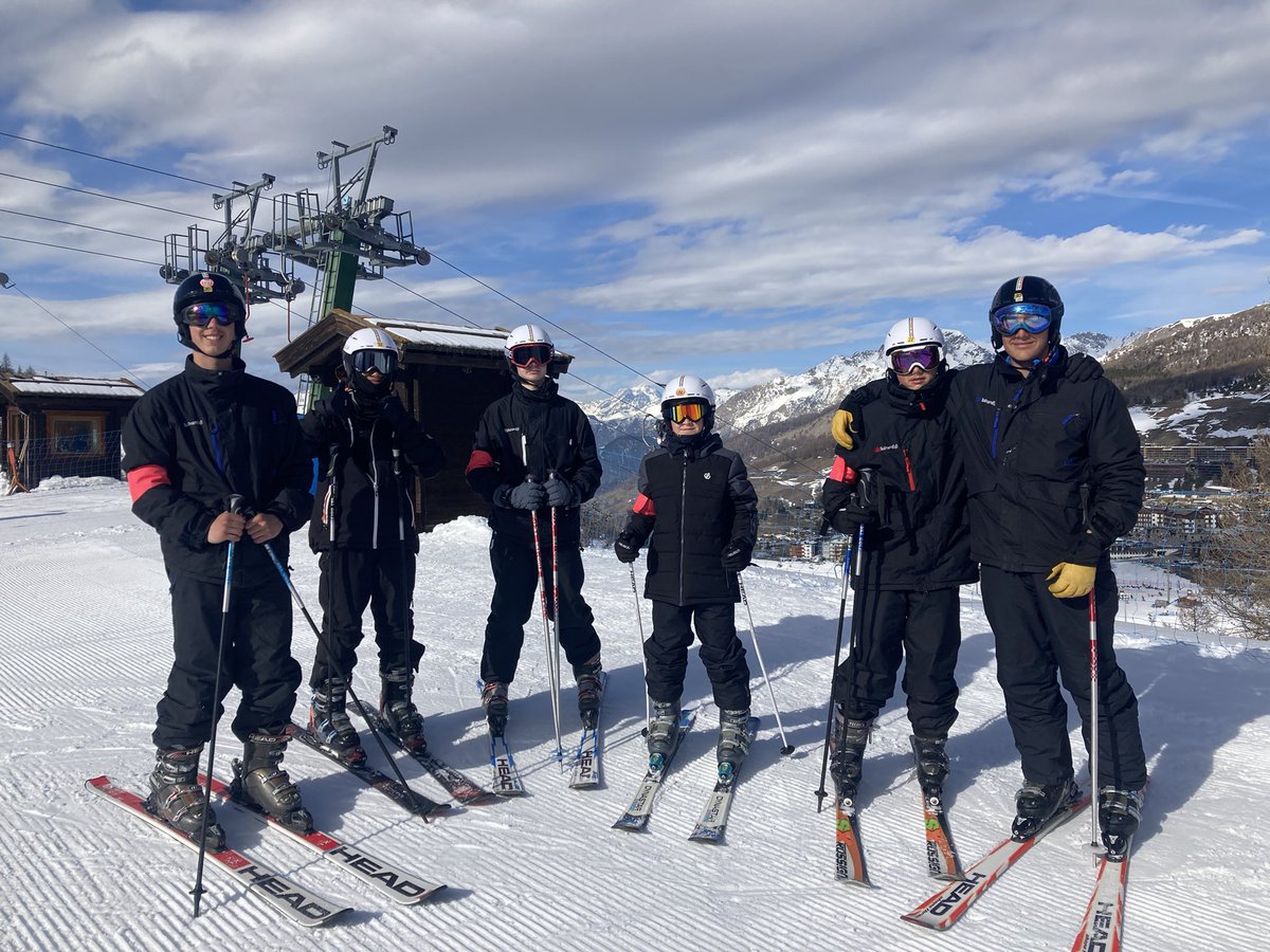 PE_Trumpington's tweet photo. Pinks ready to go! ⛷️@Trumpington_Edu @parktrumpski https://t.co/DkSW2XKATc