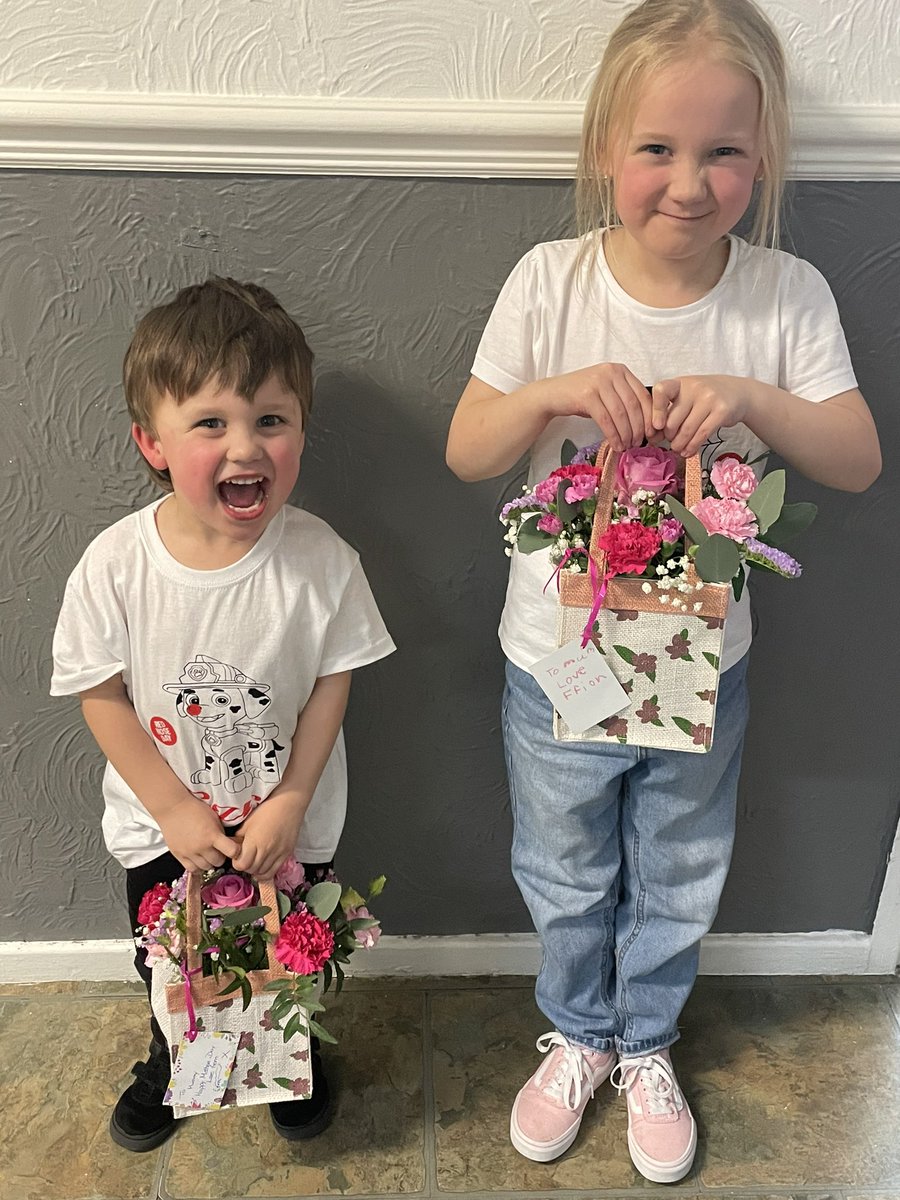 last night was fun .. we’re back on track  …mother’s day flower bags? <a href="/DEFFO_Cymru/">DEFFO!</a> <a href="/SwanseaDeaf/">Helen Robin Talbot</a> <a href="/BBCCiN/">BBC Children in Need</a>