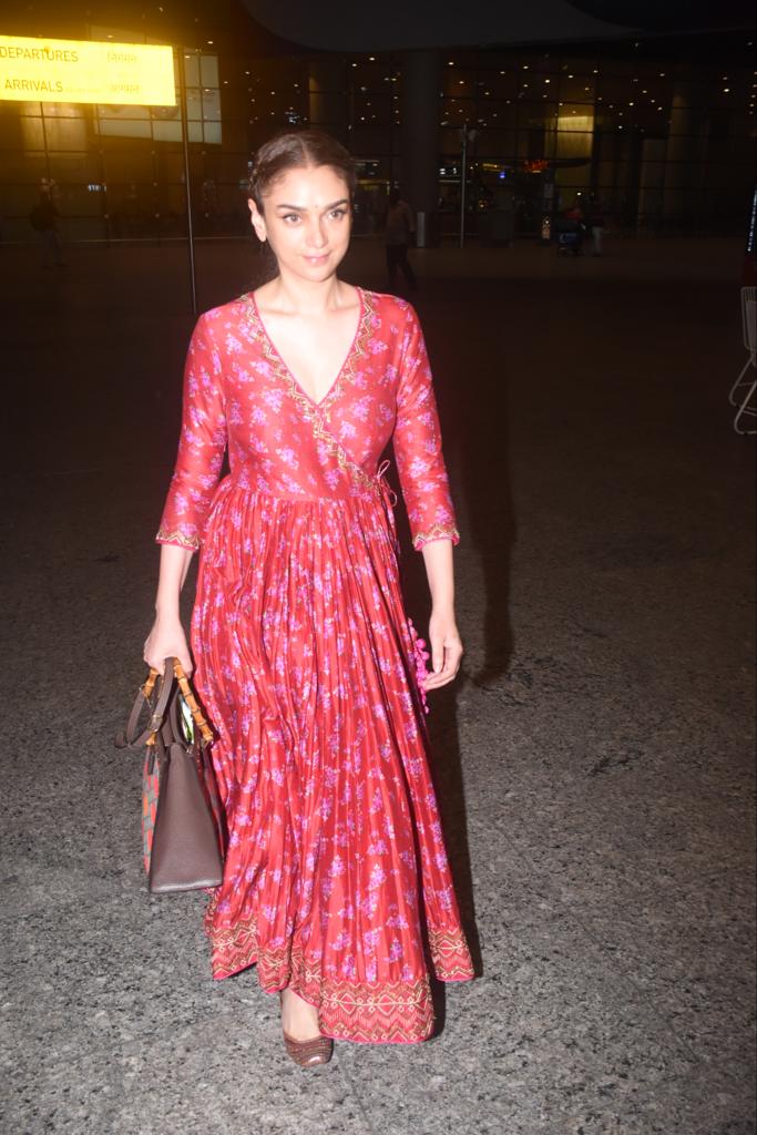 middaygujarati's tweet image. Aditi Rao Hyderi spotted at the airport

#aditiraohydari #aditiraohydarifans #CelebritySpotted #MiddayEntertainment #Entertainment #bollywood #mumbai

gujaratimidday.com/photo