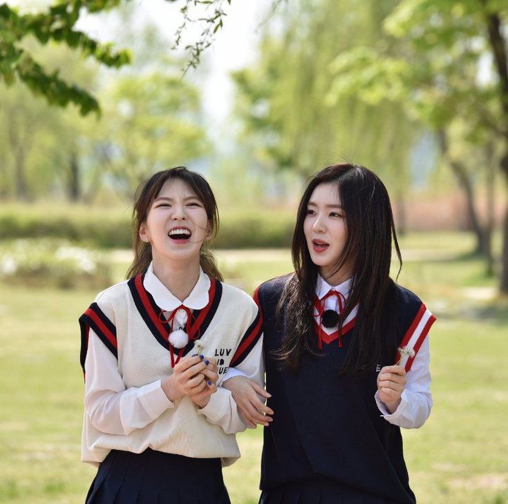 2129FEED's tweet photo. send these dorks to a variety show again https://t.co/EdaUYwzOqR