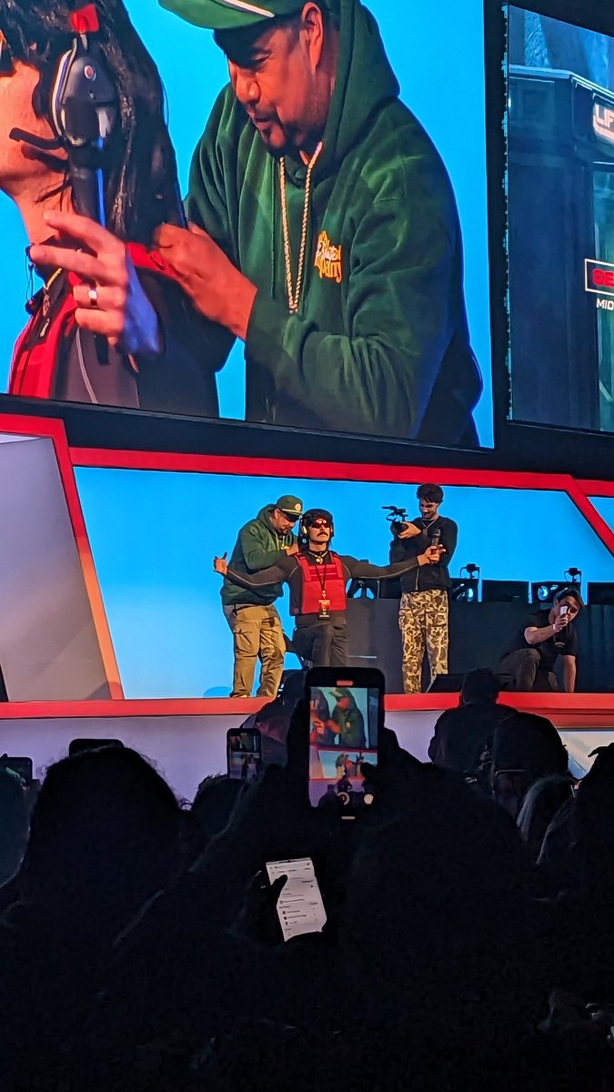 birntoad's tweet photo. Thanks @DrDisrespect @12am @ZLaner @OpTic  for a great evening in Arlington, TX..deadrop is going to be special https://t.co/yWyvzyzYd2