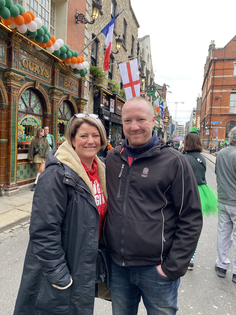 HenryMcKean's tweet image. It's the final countdown to the Ireland England Grand Slam match. We meet fans making their way towards the Aviva. Why is Ireland v England one of the greatest rivalries in rugby? 9am @AntonSavageShow @NewstalkFM @IrishRugby #IrlEng #Ireland #Grandslam #SixNations @AVIVAStadium