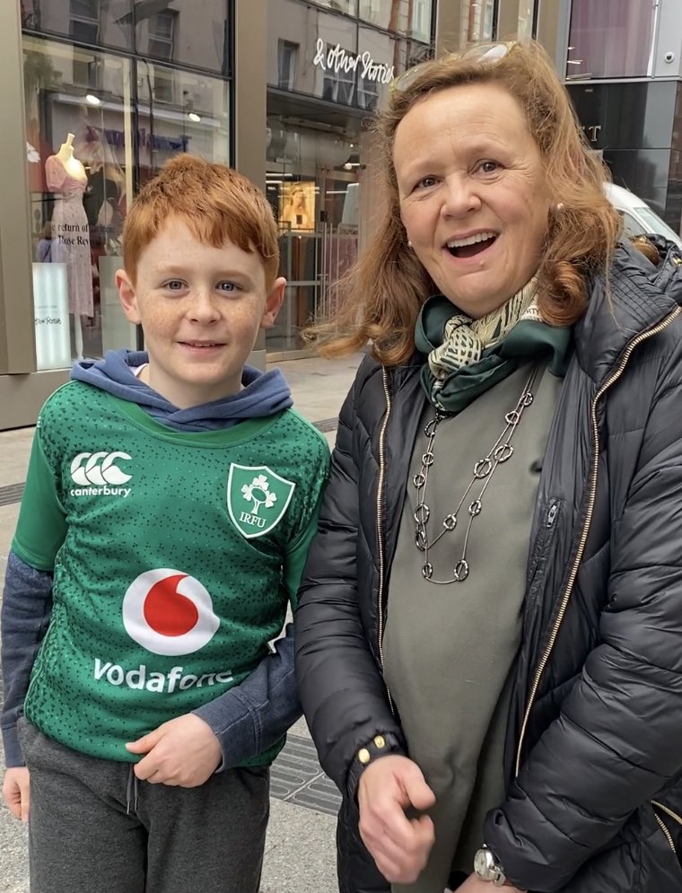 HenryMcKean's tweet image. It's the final countdown to the Ireland England Grand Slam match. We meet fans making their way towards the Aviva. Why is Ireland v England one of the greatest rivalries in rugby? 9am @AntonSavageShow @NewstalkFM @IrishRugby #IrlEng #Ireland #Grandslam #SixNations @AVIVAStadium