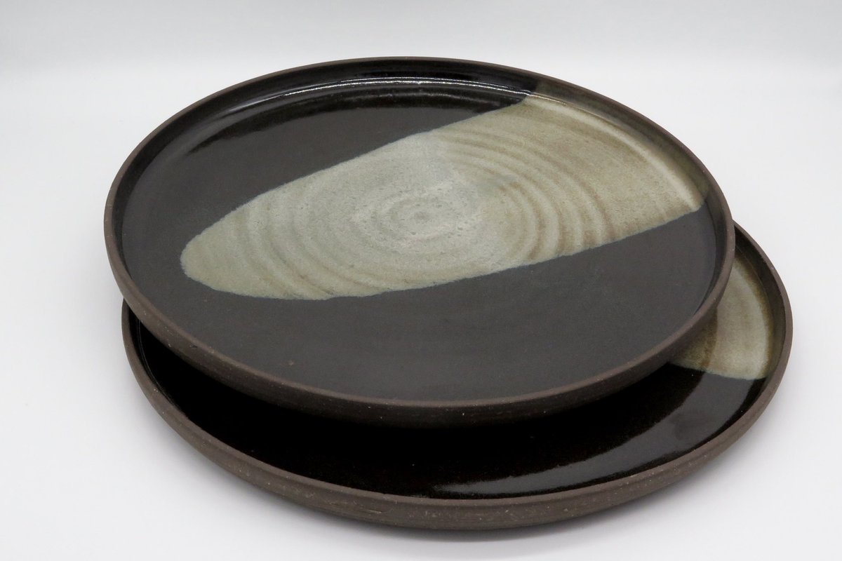 purple_pots's tweet photo. These large serving platters were thrown in @potclays black vulcan clay, a mixture of fine & medium wedged together.
#platter #finedining #restaurant #dinnerparty #finecooking #travellingpotter #artisan #ceramics #walthamstow #thequietcorner #buyhandmade #stoneware #handmade https://t.co/SRV7Q1Ty3Y
