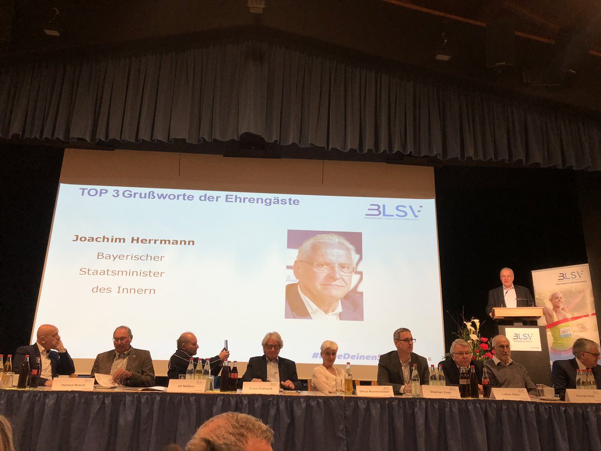 Innenminister Joachim Herrmann spricht gerade beim Bezirkstag Mittelfranken 2023 des Bayerischen Landes-Sportverbandes in der Karl-Diehl-Halle in Röthenbach an der Pegnitz #blsv