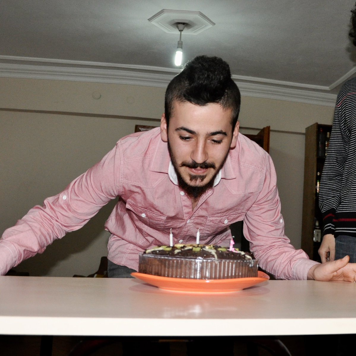 Yaşasaydı 29 olacaktı,
Belki de evlenmiş,çocuğu olacaktı…
Suladığı çiçeği, beslediği bir kedisi olacaktı…
Aydınlık gelecek için çalışan,
Çağdaş bir öğretmen olacaktı…

İyi ki geçtin bu dünyadan,
İyi ki doğdun Ali İsmail!
#Hep19Yaşında
#İyikiDoğdunAliİsmail
#AliİsmailKorkmaz