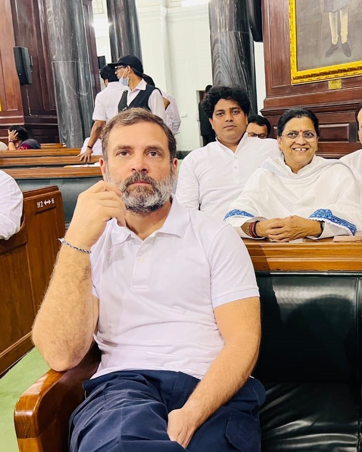 Shallu_oo's tweet photo. 🗣️पप्पू जितने चुनाव नही हरा  उससे  ज्यादा बार तो
👉केजरीवाल लोगो से माफी मांग चुका है
🗣️और उसका पि@ल्ला @SanjayAzadSln गांधी मूर्ति के नीचे ताली पीटकर बोल रहा राहुल गांधी माफी नहीं मांगेंगे🤣😂

Note:- ये धरती सच में चपटी है क्या https://t.co/5lRKRpCZGJ