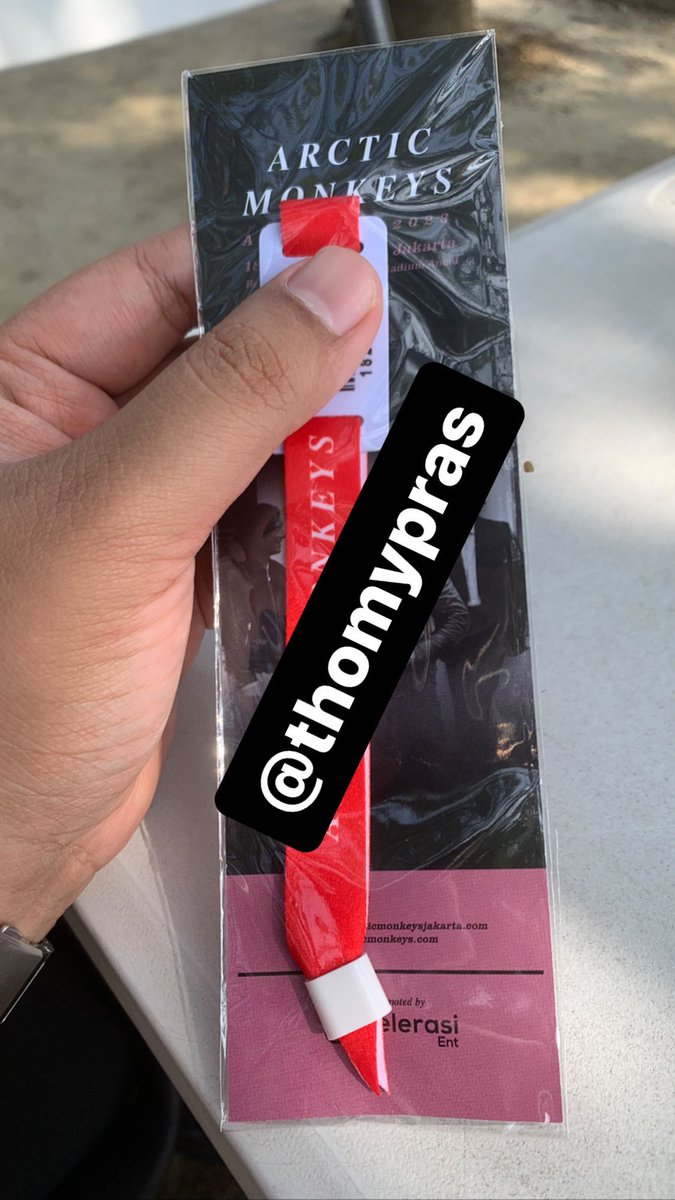 thomyprstyo's tweet photo. Udh jadi wristband nih Cat2. Ada cat 4/5 yang mau tuker? Ikutin harga web dan lo yang bayar ya...
COD only di venue https://t.co/yEMXz8J1dZ
