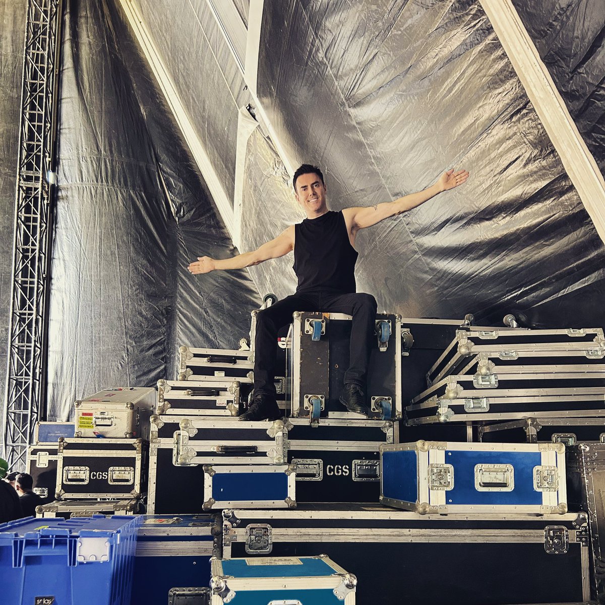 glenofthepower's tweet image. On the case in Dubai…☀️ Hope everyone’s had a great Paddy’s Day!! ☘️☘️☘️ Tonight’s gonna be a big one !! 🔥🔥🔥 #thescript #thescriptfamily #dubai #mcgettigans #paddysday #dubaimediacityamphitheatre #dubaimediacity