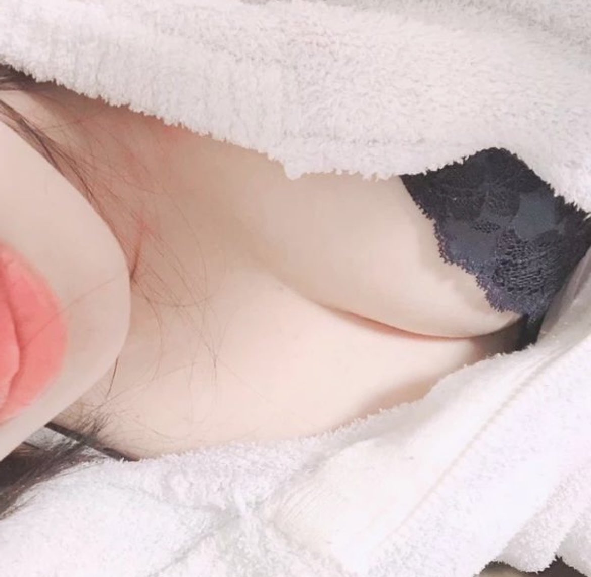 Y6uu6Y's tweet photo. お久しぶりのおっぱい笑笑

#おっぱい
#久しぶり
#和歌山
#奈良
#裏垢 https://t.co/s8KW6kbcje