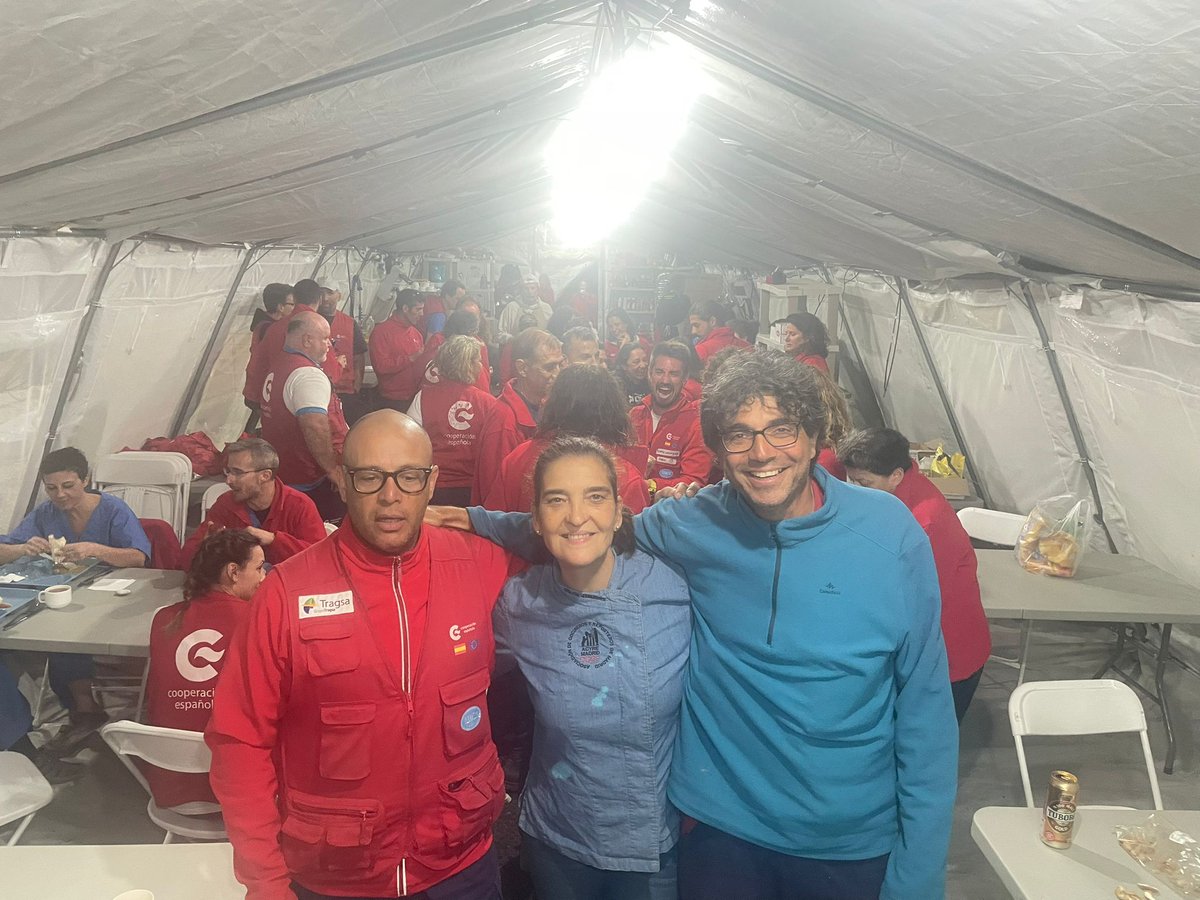 Paralelo20's tweet photo. En #Turquia cuenta @MARIAJIMENEZLAT q se vivía al día en el #HospitalSTART campamento #Bodrum
La chef formaba parte de la 2ª rotación @AECID_es
🗣"Éramos como una gran familia; pasamos momentos muy duros, y tb muy buenos, como 8 nacimientos"
#terremototurquía @MujeresEnGastro https://t.co/SwPC7uVNIj
