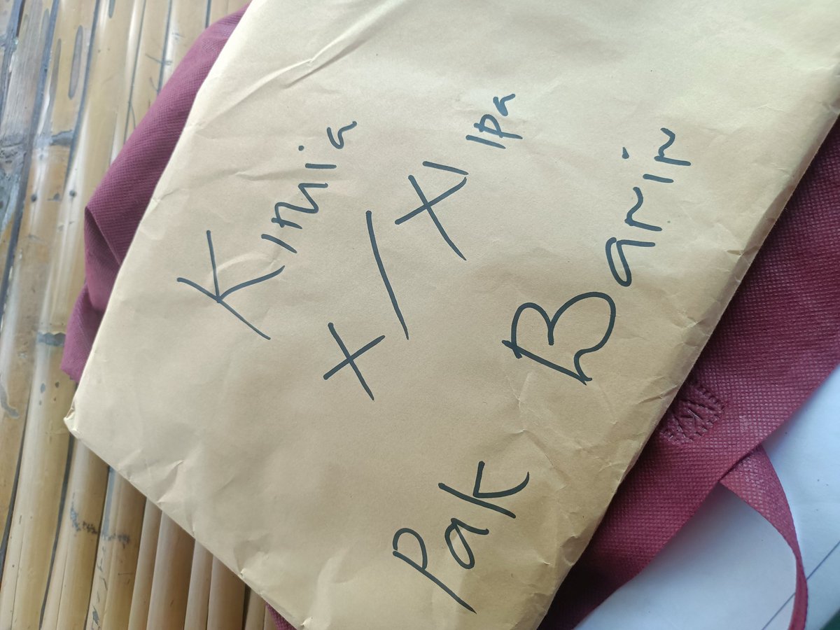 Lulusan fisika 
Ngajar Fisika ❌
Ngajar Kimia ✅