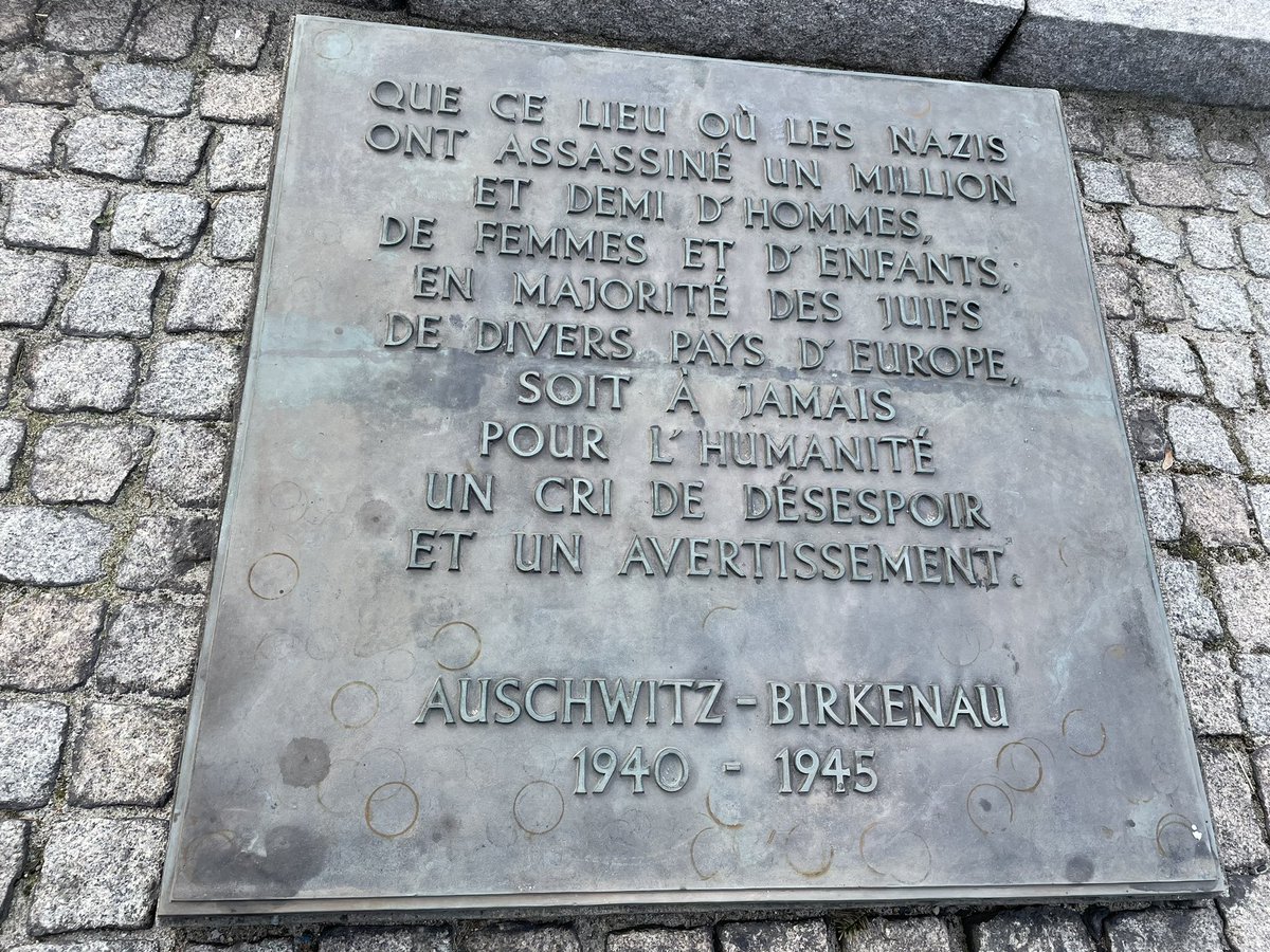 Voyage de la Mémoire à Auschwitz en Pologne : des élèves de 3ème découvrent l’horreur des camps de concentration nazis. Un voyage difficile mais nécessaire pour ne pas oublier et que l’Histoire jamais ne se répète. #DevoirdeMemoire Merci <a href="/AlpesMaritimes/">alpesmaritimes</a> <a href="/AcademieNice/">Académie de Nice</a>