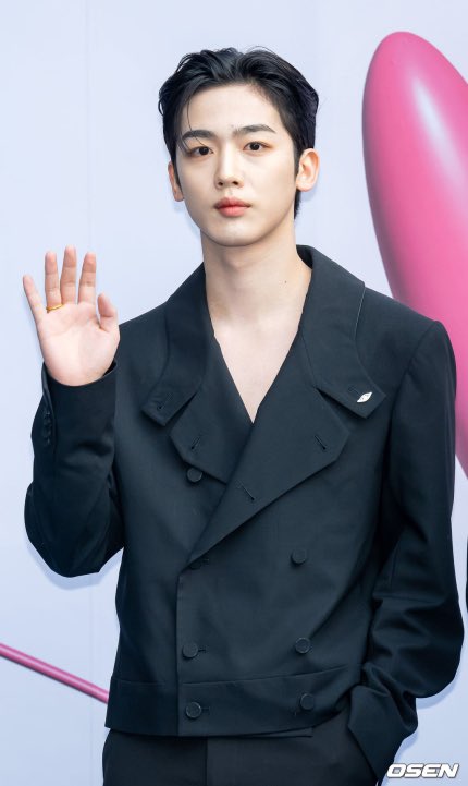 carrotKIMYOHAN's tweet photo. [ภาพข่าว] 20230318 2023 SEOUL FASHION WEEK | Sling stone

https://t.co/cv0A1A0pl1

https://t.co/GTLDOdlplo

https://t.co/RUJBwUxmnI

https://t.co/vWnDPIQxQU

#위아이 #WEi 
#김요한 #KIMYOHAN #คิมโยฮัน 
#SLINGSTONE https://t.co/z3AAvzq8U6