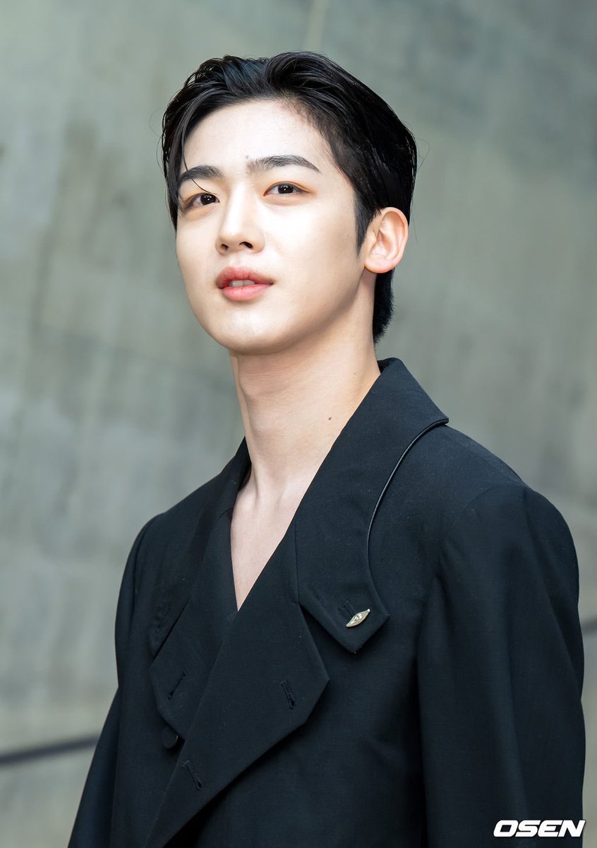 carrotKIMYOHAN's tweet photo. [ภาพข่าว] 20230318 2023 SEOUL FASHION WEEK | Sling stone

https://t.co/cv0A1A0pl1

https://t.co/GTLDOdlplo

https://t.co/RUJBwUxmnI

https://t.co/vWnDPIQxQU

#위아이 #WEi 
#김요한 #KIMYOHAN #คิมโยฮัน 
#SLINGSTONE https://t.co/z3AAvzq8U6