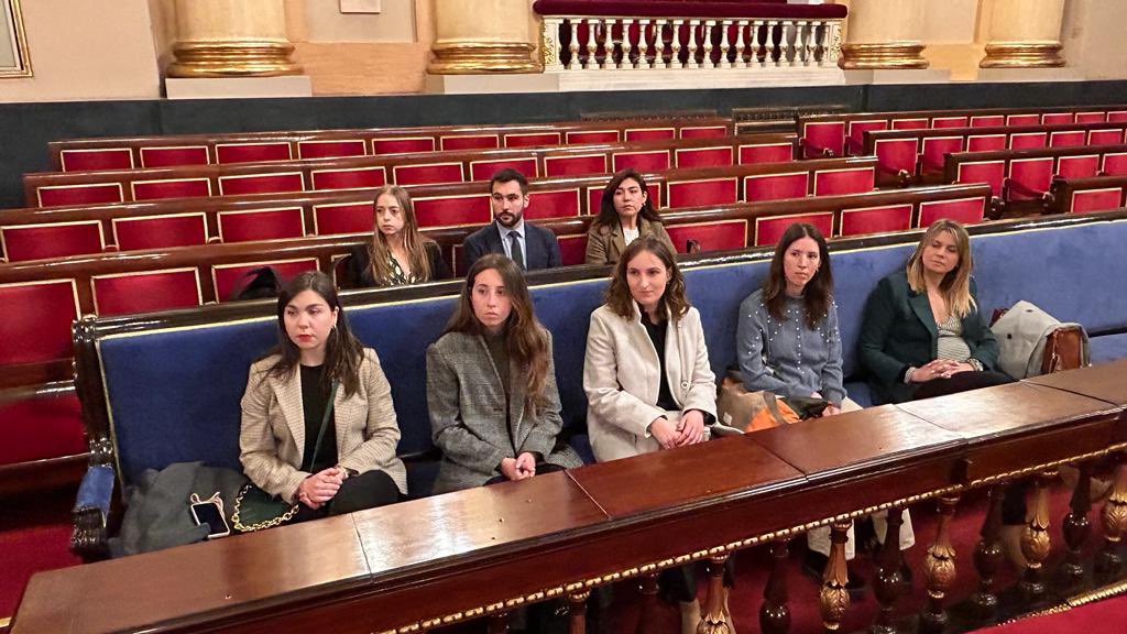 MasterEventsM's tweet photo. Hem tornat a Madrid, ara amb els estudiants que pels tancaments de la pandèmia no van poder fer el viatge quan els corresponia. 

Ha estat un plaer retrobar-vos i gaudir de les sessions al @senado i al #PalacioRealMadrid 

@BlanquernaFCRI https://t.co/30UQ11nRvL