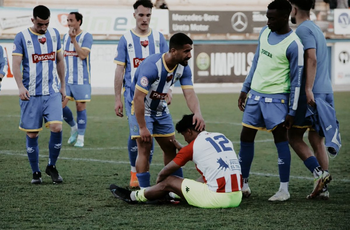 Hoy toca levantarse, partido importantísimo en casa con nuestra gente. VAMOS! <a href="/AtcoTordesillas/">Atlético Tordesillas</a> 🔴⚪️🍍