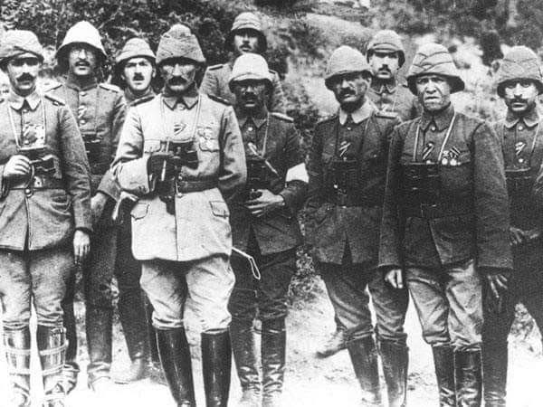 bernalacin35_5's tweet photo. #çanakkalegeçilmez 
Başta Anafartalar Komutanı , Başkomutan,
Türkiye Cumhuriyeti Kurucusu
Gazi Mustafa Kemal Atatürk olmak üzere , bu toprakları korumak ve bizlere bırakmak için canını koyan tüm kahramanlarımızın ruhuna saygı ve dua ile 🇹🇷❤️🇹🇷 https://t.co/bV7TI7iSHP