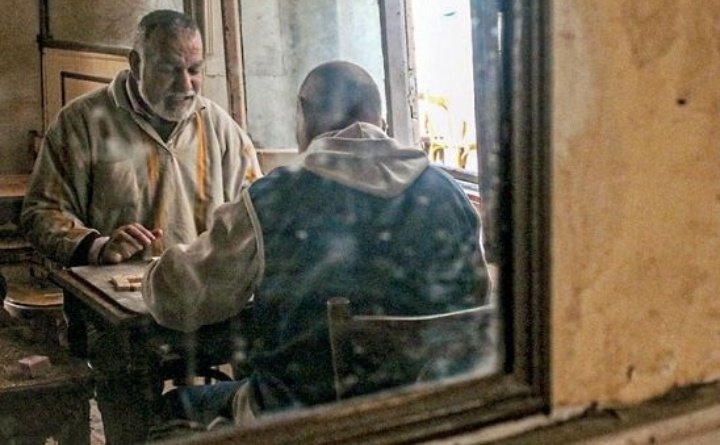 " السعادة ليست في احتساء فنجان شاي، بل في المكان الذي تحتسيه فيه، والشخص الذي تتقاسم معه بوح ومتعة تلك الجلسة ..
خذوا منذ الآن موعداً مع السعادة، فإنكم إن انشغلتم عنها، انشغلت عنكم... "