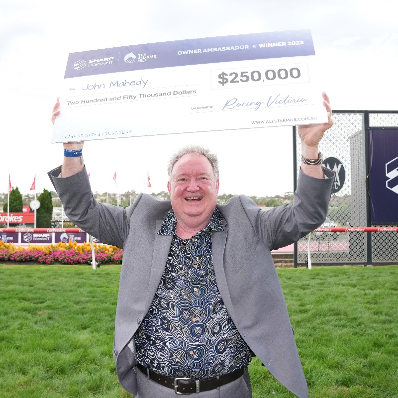 allstarmile's tweet photo. Former butler John Mahedy can start to enjoy some of the finer things in life after he collected $250,000 thanks to Mr Brightside’s stirring victory in the 5th edition of the $5 million Sharp EIT #AllStarMile at @TheValley.