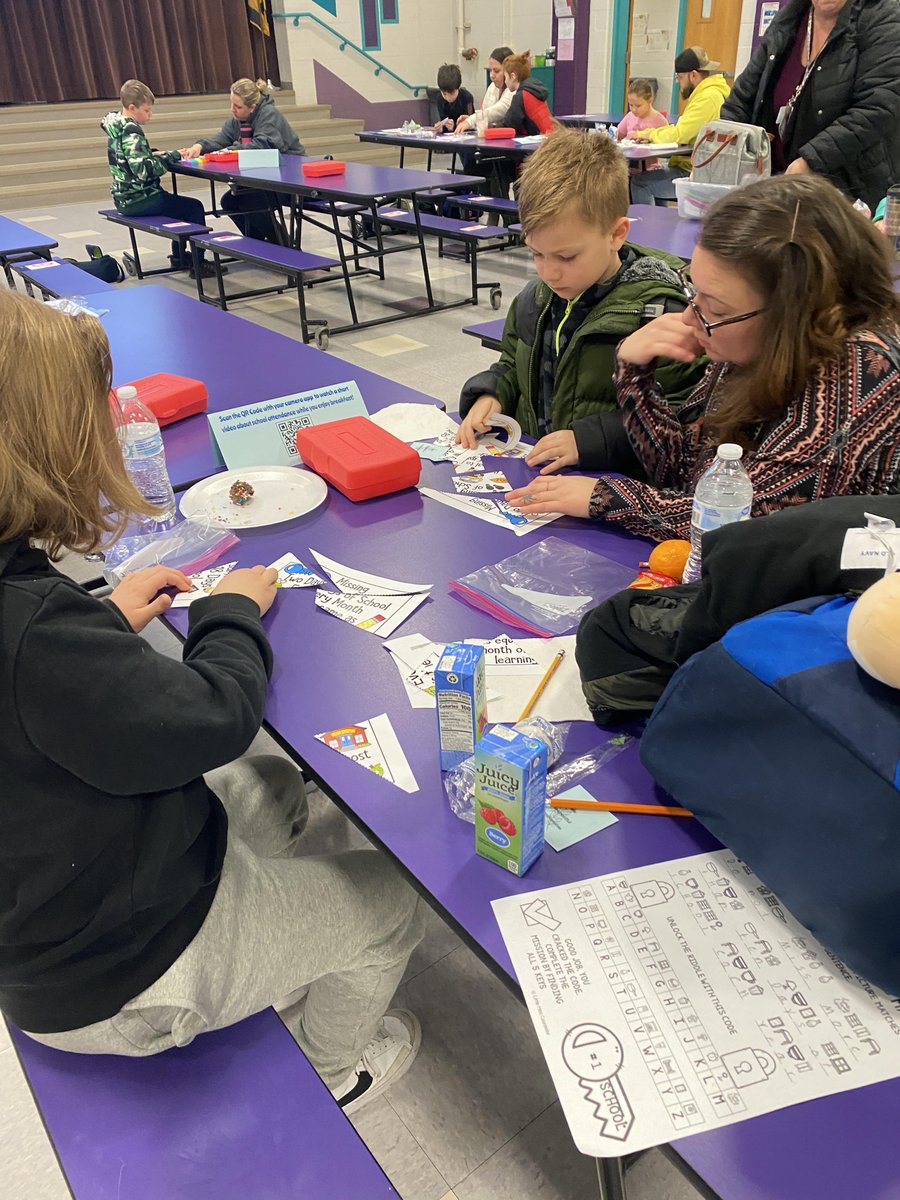 HollyHallElem's tweet photo. Thanks to our families who came out to Donuts with Grownups this month! https://t.co/vmWpfRxeRp