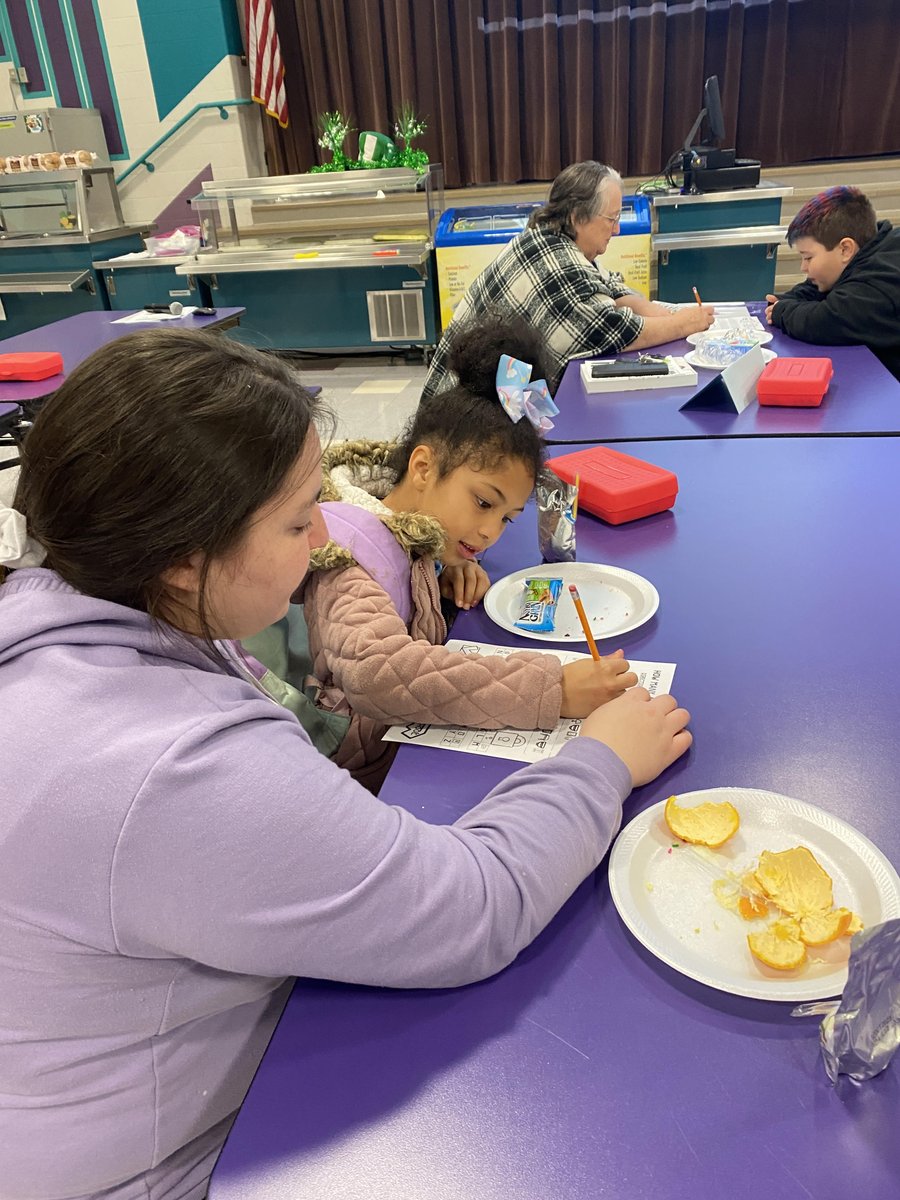 HollyHallElem's tweet photo. Thanks to our families who came out to Donuts with Grownups this month! https://t.co/vmWpfRxeRp
