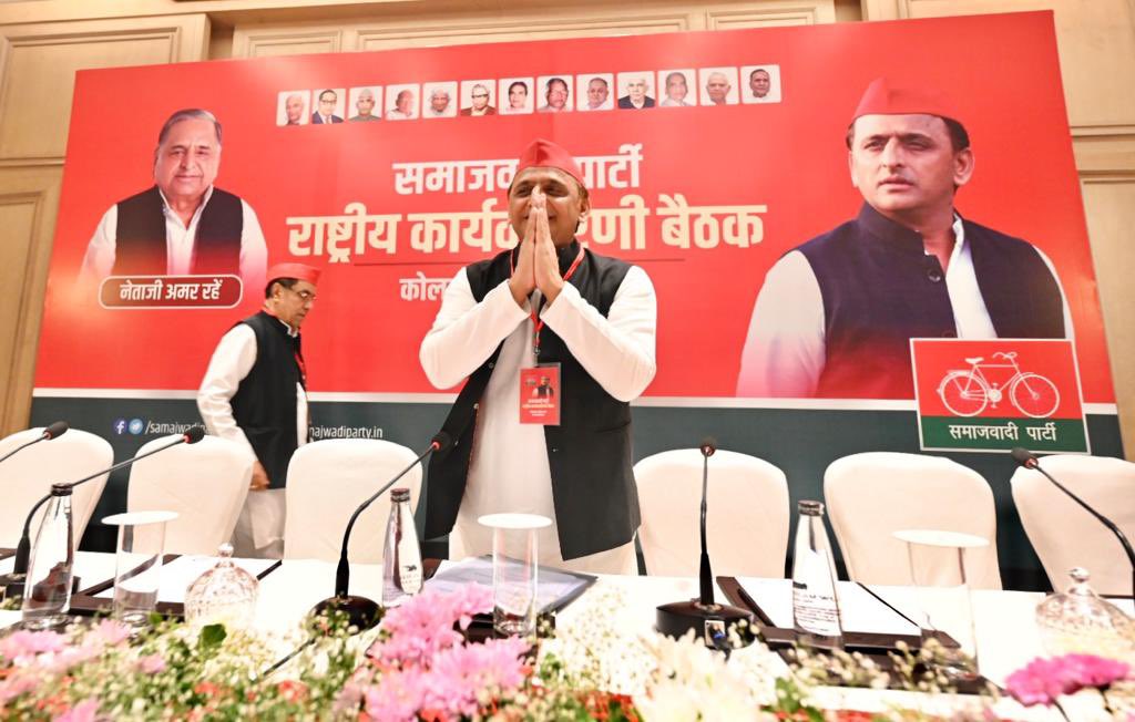 yadavakhilesh's tweet photo. सपा की राष्ट्रीय कार्यकारिणी बैठक, कोलकाता। https://t.co/4s4UL7ySms