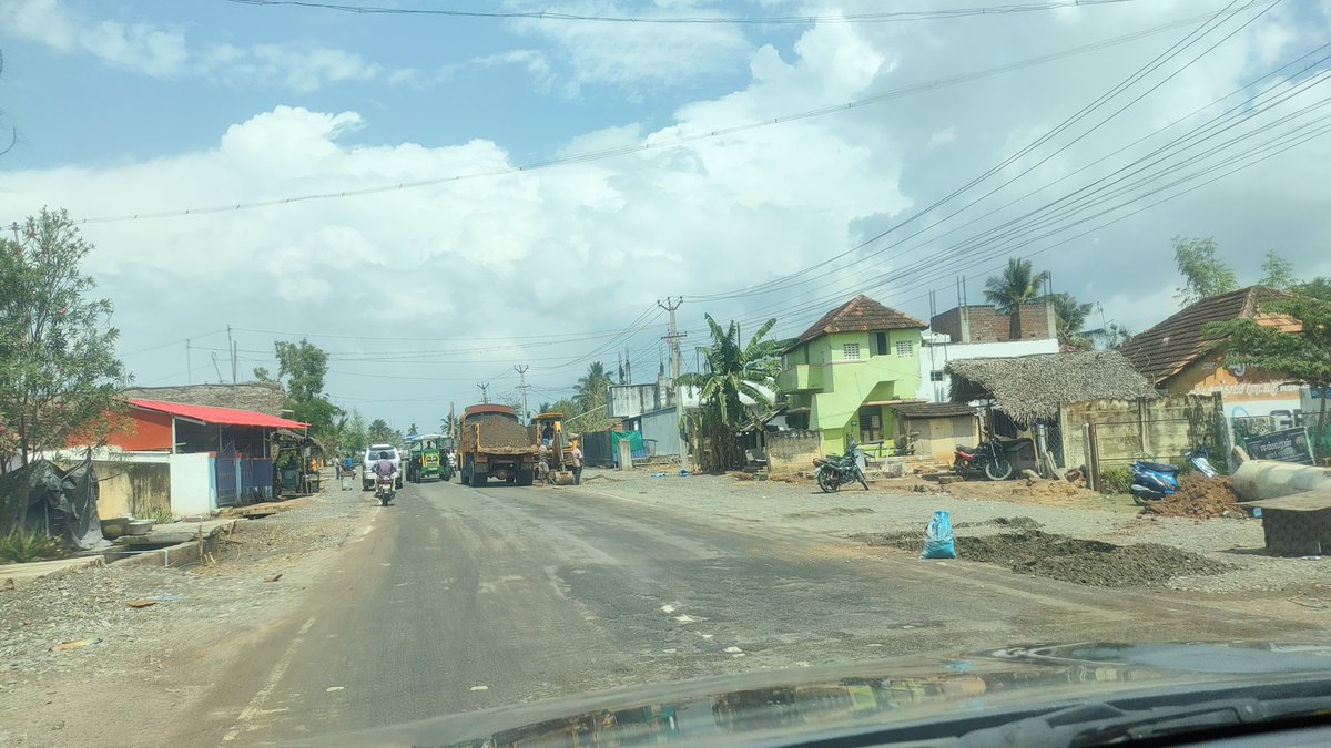 PattukkottaiU's tweet photo. #road widening #sh29 🛣️ https://t.co/CP4eGVMUN8