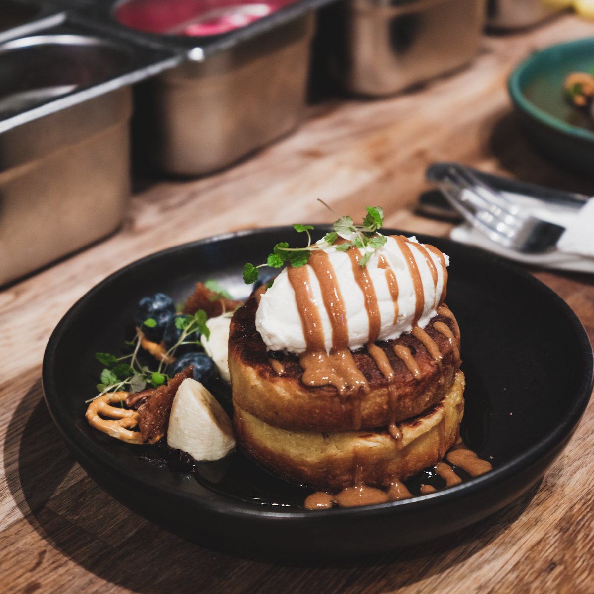 hotnumbers's tweet photo. Ready to go... Buttermilk Pancakes w/ banana chantilly, chai syrup, pretzels, pecans, blueberries, brandy snap, cacao nibs & maple syrup.
#pancakes
#cambridgefood
#hotnumbers
#hotnumberscoffee
#hotnumberscoffeeroasters https://t.co/MEVF5hhbKk