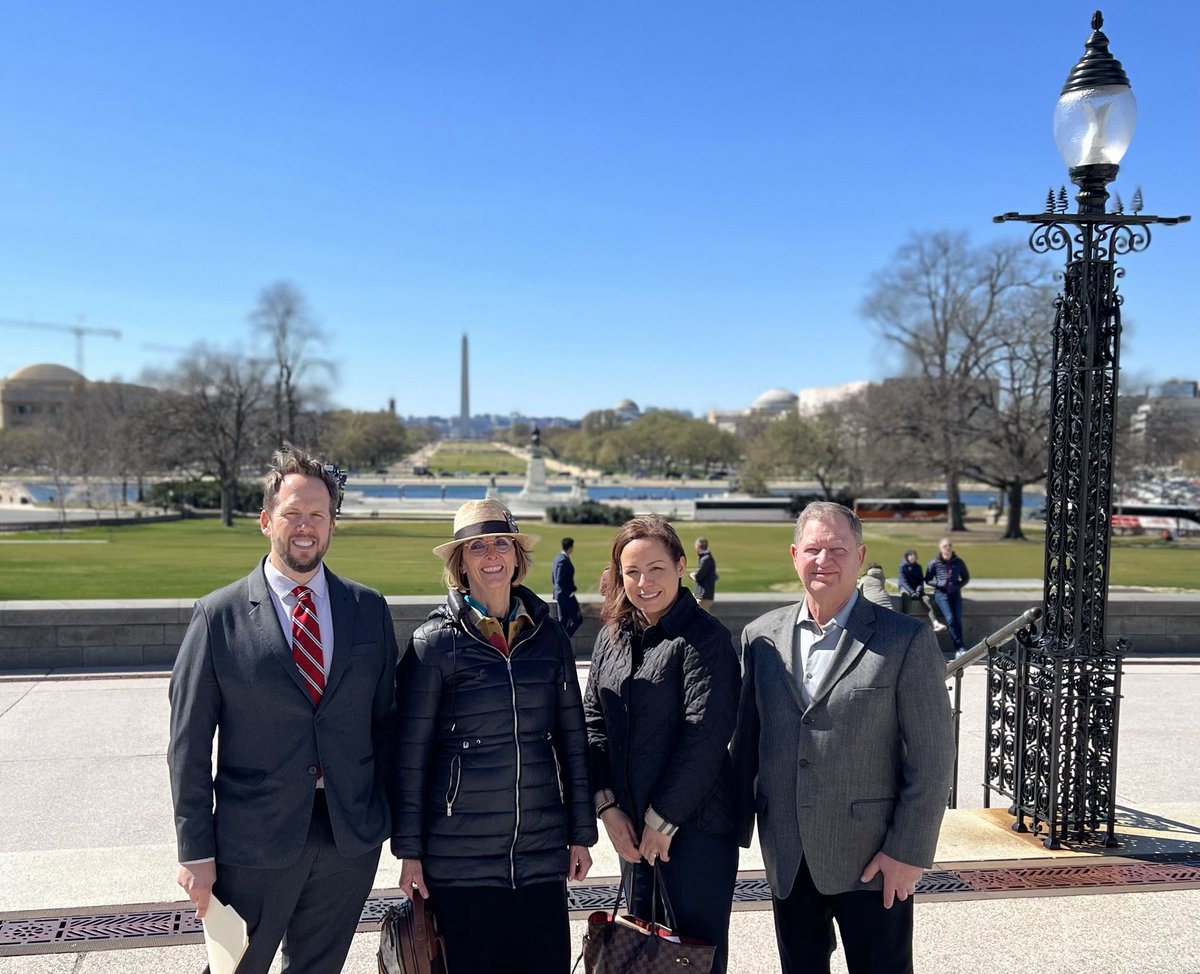 Mid_WestElec's tweet photo. Great (albeit windy) time to be in Washington this week talking the value of federal hydropower with members of the nine Upper Missouri Basin states (MN,IA,KS,NE,CO,SD,ND,WY,MT) https://t.co/vLWzXCQqOn