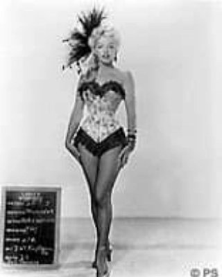 Clubpassionmar2's tweet photo. Bonne journée de samedi.
Have a sweet Saturday.
#soutienukraine #marilyn #marilynmonroe #rivieresansretour #riverofnoreturn #kaybrown #essaicostume #wardrobetest https://t.co/utxP6UqSwv