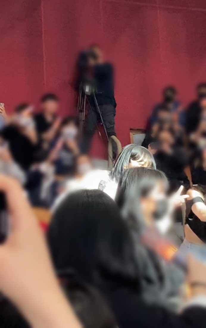 mxzarx's tweet photo. 와.. 여기서 같이 셀카찍은분.. 너무부럽습니다.. https://t.co/2evKcv6OFm