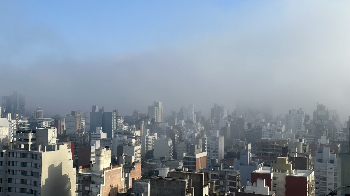 PCzentorycky's tweet photo. Después nos preguntamos por qué hace tanto calor… así amanecemos hoy, respirando una nube de humo https://t.co/Uh4gj1UvLw