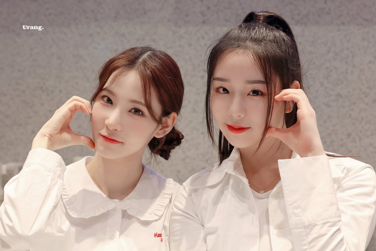 mydailybin's tweet photo. 230317 🐱🐰

#김나경 #NaKyoung #김채연 #ChaeYeon #트리플에스 #tripleS https://t.co/i3xhn3UCSF
