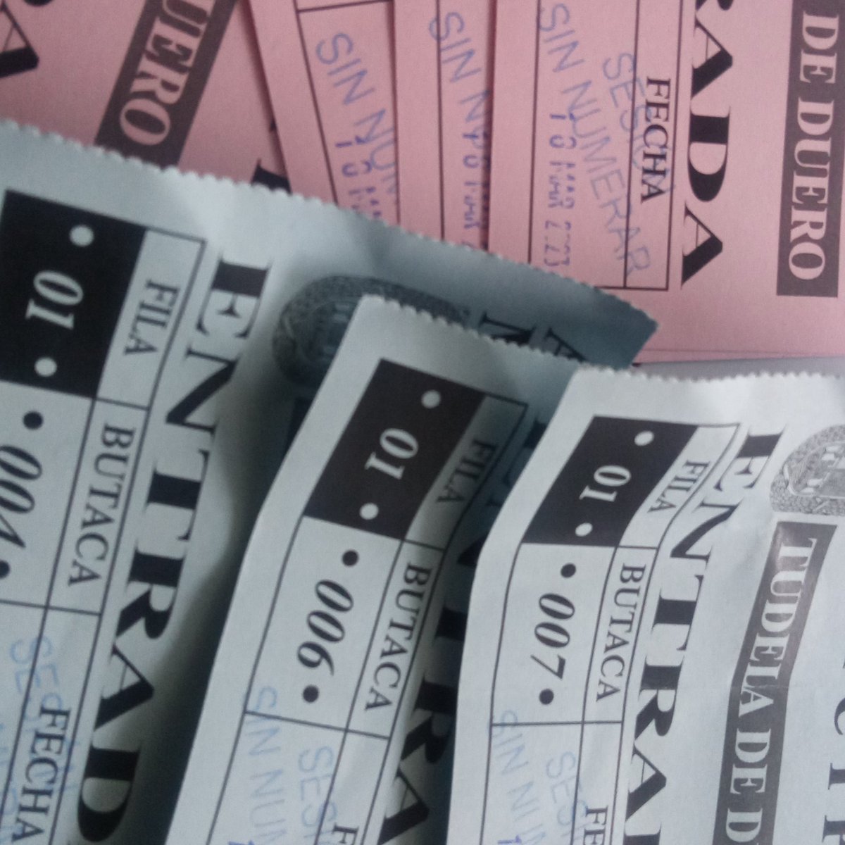 Recuerda que habrá entradas a la venta para poder asistir a la representación de El sueño de una noche de verano a cargo de la gran compañía teatral de <a href="/lucesdelduero/">Luces del Duero</a> 
Dos funciones: 17:00 y 19:30
Podrás adquirlas 30 minutos antes en el auditorio de #TudeladeDuero
¡A por ellas!