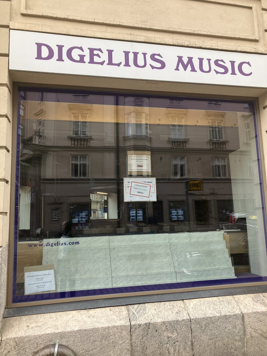 kaarina_ks's tweet photo. Voi ei, miten ikävää !! Digelius lopettaa, jos ei ihmettä tapahdu. Oon käynyt tuolla siitä , kun aukes 1971. Paras levykauppa Stadissa. #Digelius #helsinki #Emu #loppuunmyynti https://t.co/VHqEI5TkpA https://t.co/FZiF8hzoGN
